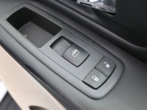 Used 2015 Dodge Grand Caravan American Value Package image 36