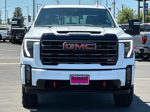 Used 2024 GMC Sierra 2500 AT4 w/ AT4 Premium Plus Package AWD/4WD image 10