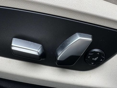 Used 2018 BMW 740i image 23