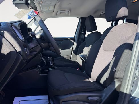 Used 2023 Jeep Renegade Latitude image 9