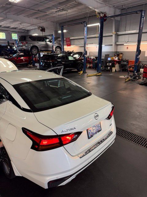 Used 2023 Nissan Altima 2.5 SL AWD/4WD image 6