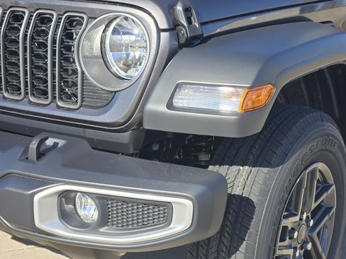 New 2026 Jeep Gladiator Sport AWD/4WD image 6