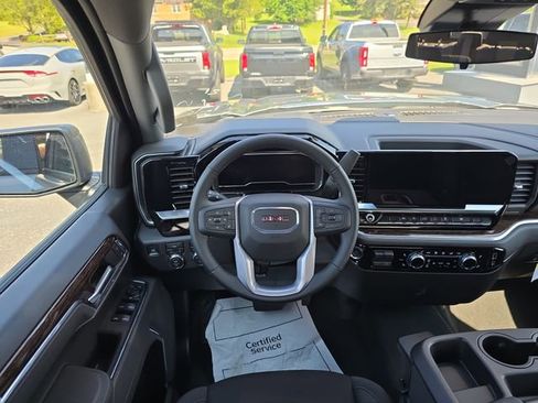 New 2025 GMC Sierra 1500 Elevation image 12