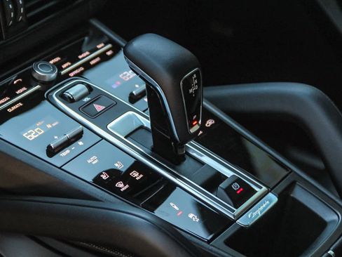 Used 2020 Porsche Cayenne image 18