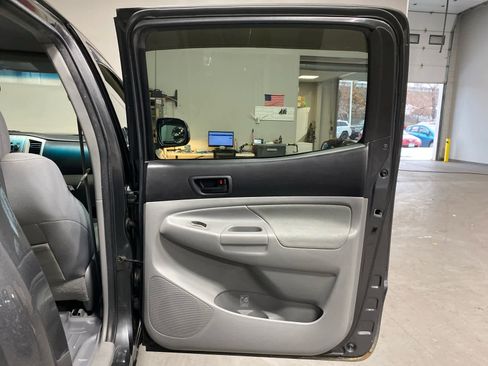 Used 2010 Toyota Tacoma 4x4 Double Cab image 25