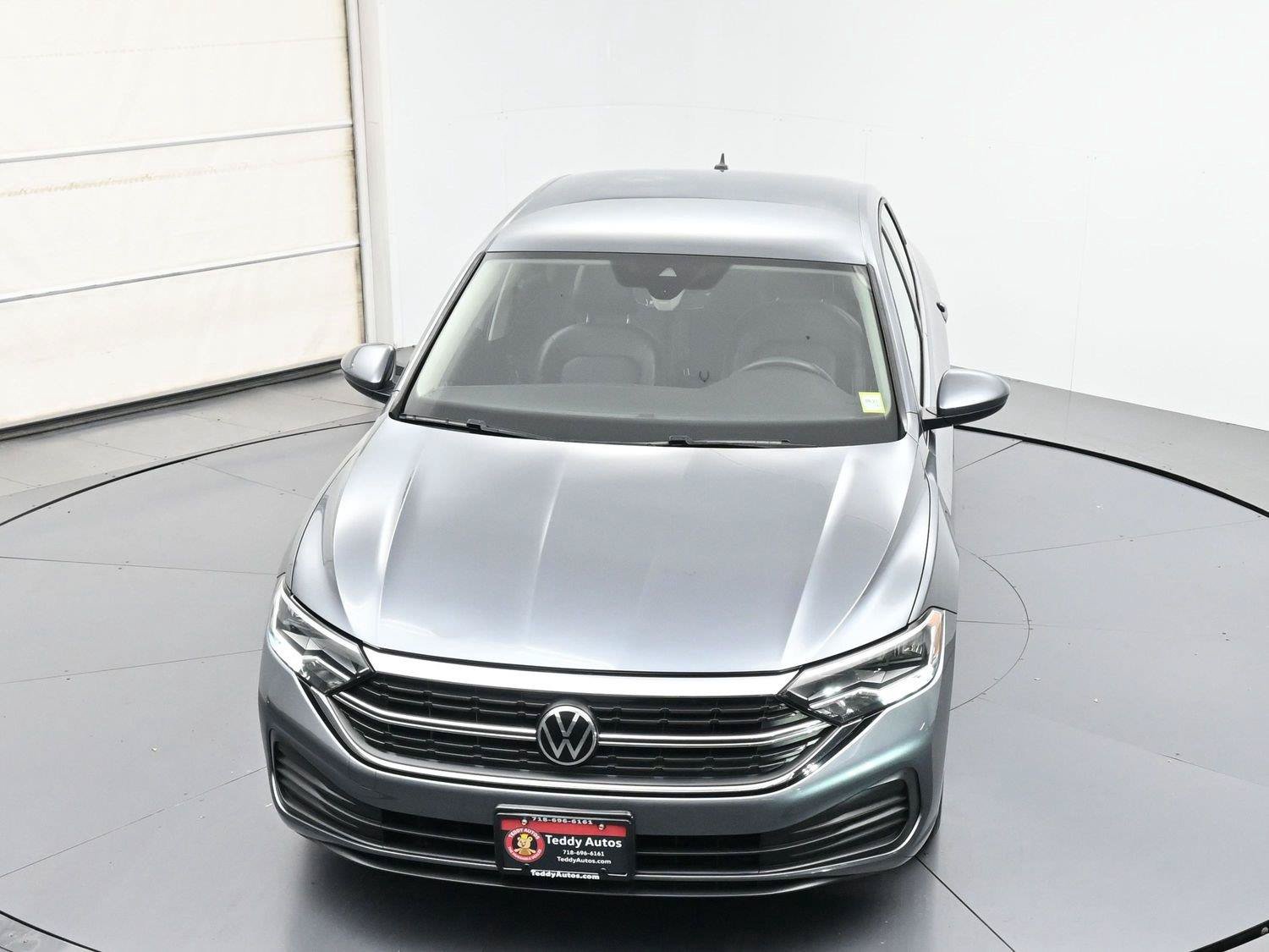 Certified 2023 Volkswagen Jetta SE FWD image 32