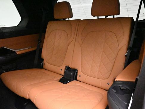 Used 2023 BMW X7 xDrive40i w/ M Sport Package AWD/4WD image 20
