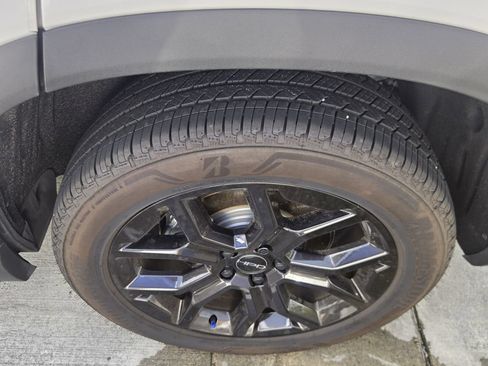 Used 2025 Honda Pilot Touring image 6