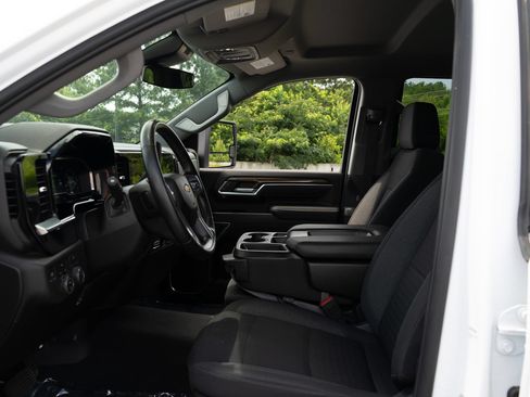 Used 2025 Chevrolet Silverado 2500 LT w/ Convenience Package AWD/4WD image 14