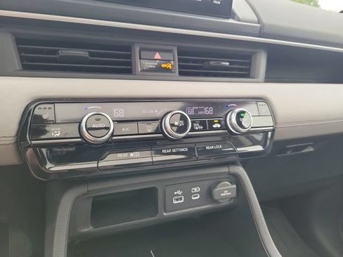 Certified 2025 Honda Pilot Touring image 25