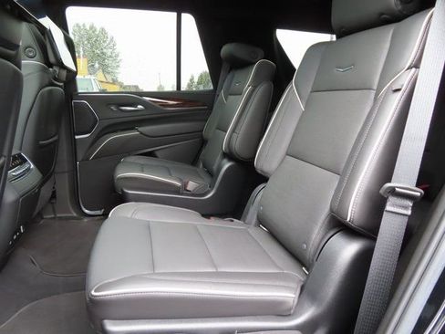 Used 2021 Cadillac Escalade Premium Luxury image 40