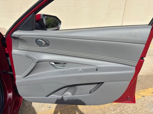 Used 2023 Hyundai Elantra SEL w/ Convenience Package image 38