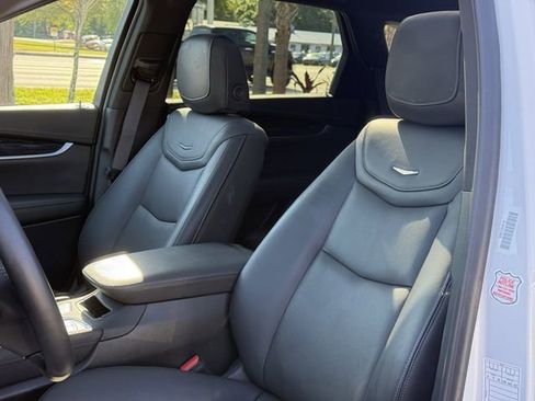 Used 2025 Cadillac XT5 Premium Luxury image 17