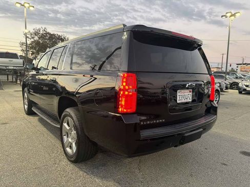 Used 2018 Chevrolet Suburban LT w/ Luxury Package RWD image 8