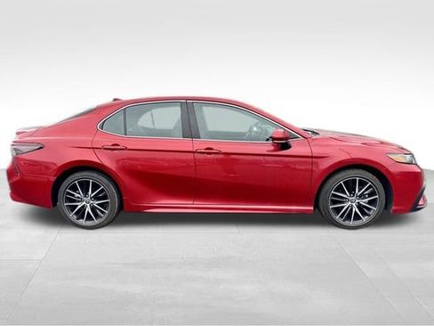 Used 2023 Toyota Camry SE image 9