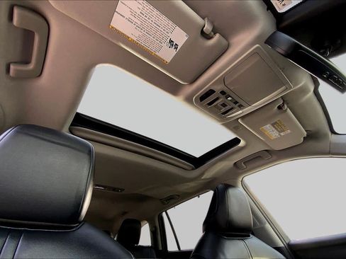 Used 2022 Toyota Highlander XLE AWD/4WD image 12