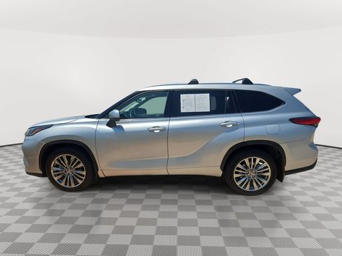 Used 2023 Toyota Highlander Limited FWD image 4