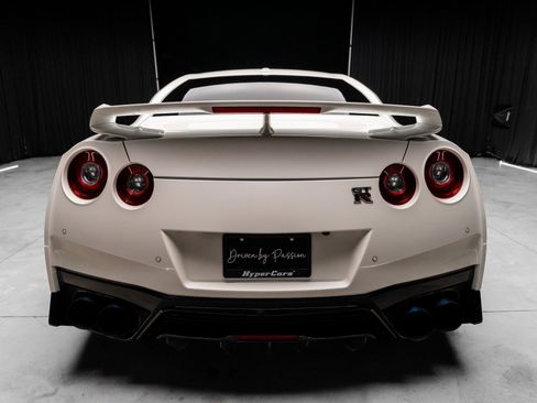 Used 2020 Nissan GT-R Premium image 12