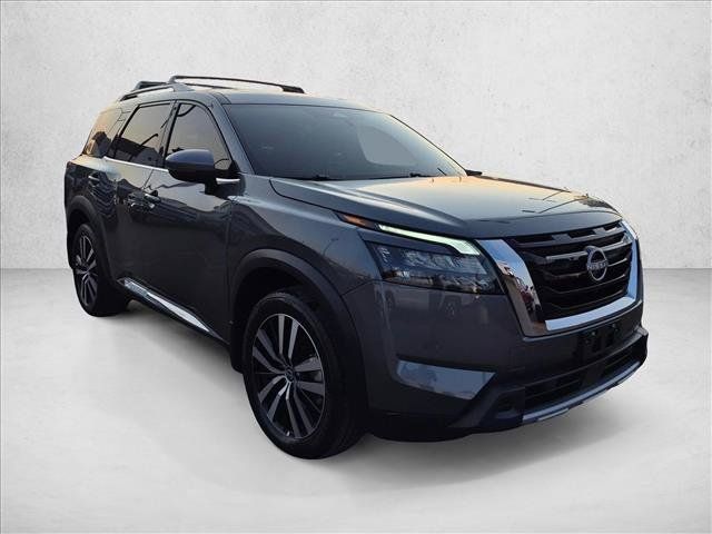Used 2025 Nissan Pathfinder Platinum AWD/4WD image 3