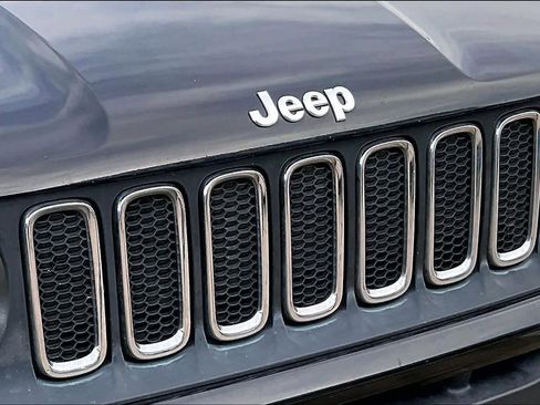 Used 2016 Jeep Renegade Latitude image 29