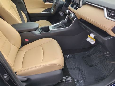 Certified 2025 Toyota RAV4 XLE Premium image 30