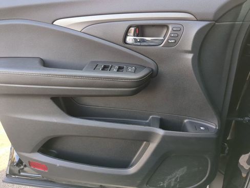 Used 2025 Honda Ridgeline RTL image 11