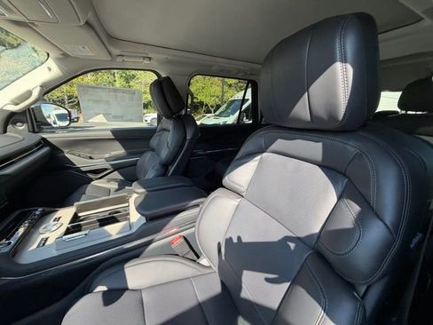 New 2025 Lincoln Navigator Reserve image 10
