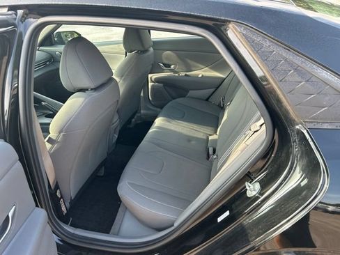 Used 2024 Hyundai Elantra SEL FWD image 6