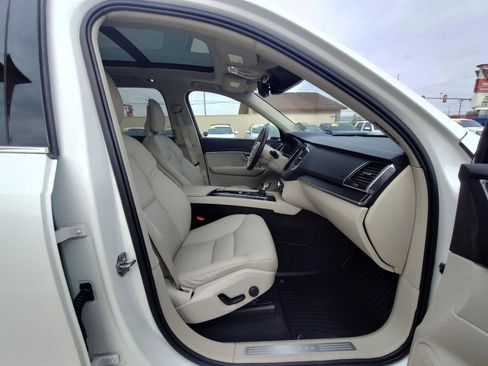 Used 2020 Volvo XC90 T5 Momentum image 41