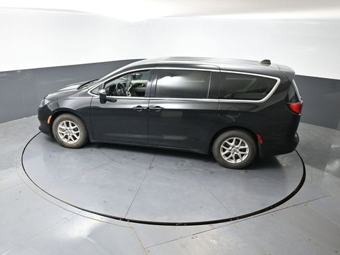 Used 2023 Chrysler Voyager LX FWD image 20