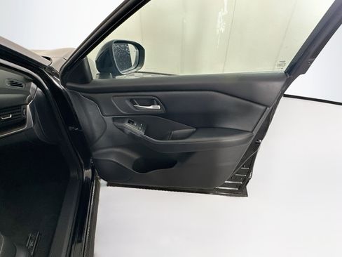 Used 2025 Nissan Rogue SV FWD image 30