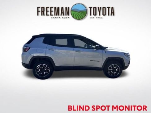 Used 2024 Jeep Compass Trailhawk AWD/4WD image 4