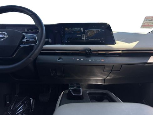 Used 2023 Nissan Ariya AWD image 11