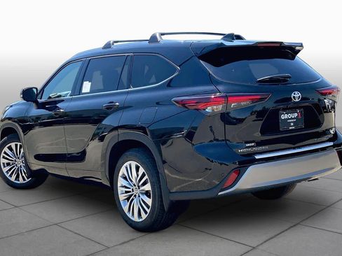 New 2026 Toyota Highlander Platinum AWD/4WD image 12
