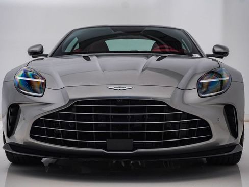 Used 2025 Aston Martin V8 Vantage Coupe RWD image 5