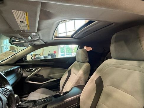 Used 2018 Chevrolet Camaro SS RWD image 31