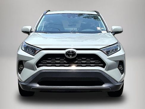 Used 2021 Toyota RAV4 XLE FWD image 3