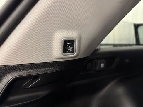 Used 2024 Jeep Grand Cherokee Limited image 19