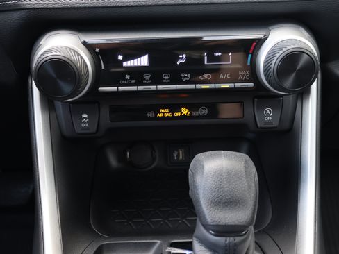 Used 2024 Toyota RAV4 LE AWD/4WD image 30