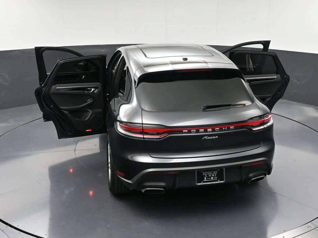 Certified 2025 Porsche Macan AWD/4WD image 35