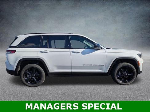 New 2025 Jeep Grand Cherokee Altitude image 3