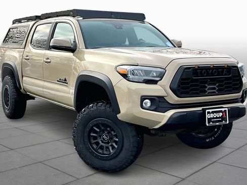 Used 2020 Toyota Tacoma TRD Off-Road image 2