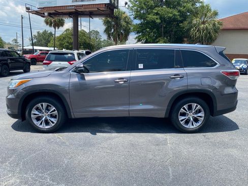 Used 2015 Toyota Highlander XLE image 3