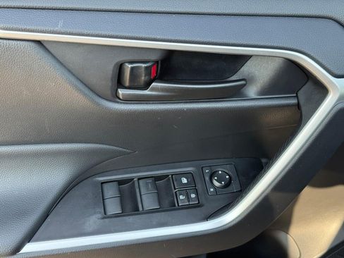 Certified 2025 Toyota RAV4 LE AWD/4WD image 19