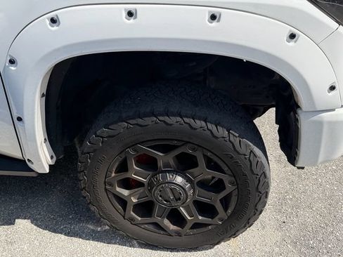 Used 2020 Toyota Tundra SR5 w/ SR5 Leather Package AWD/4WD image 9