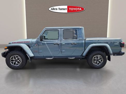 Used 2024 Jeep Gladiator Rubicon AWD/4WD image 10