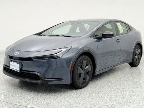 Used 2025 Toyota Prius LE image 1