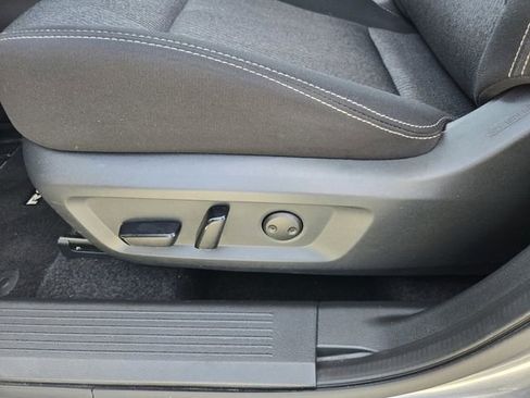 Used 2025 Nissan Rogue SV FWD image 15