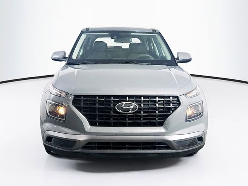 Used 2021 Hyundai Venue SE FWD image 2