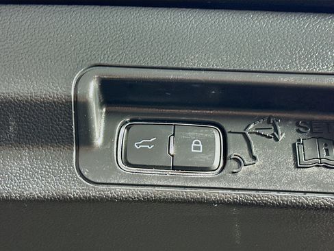 Used 2024 Ford Explorer Limited image 29